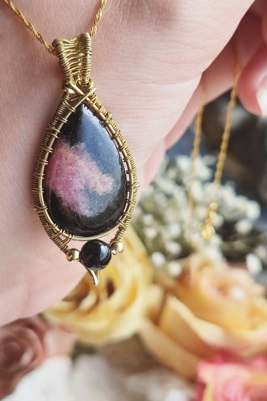 Kettenanhänger Rhodonit/ Obsidian/ Messing