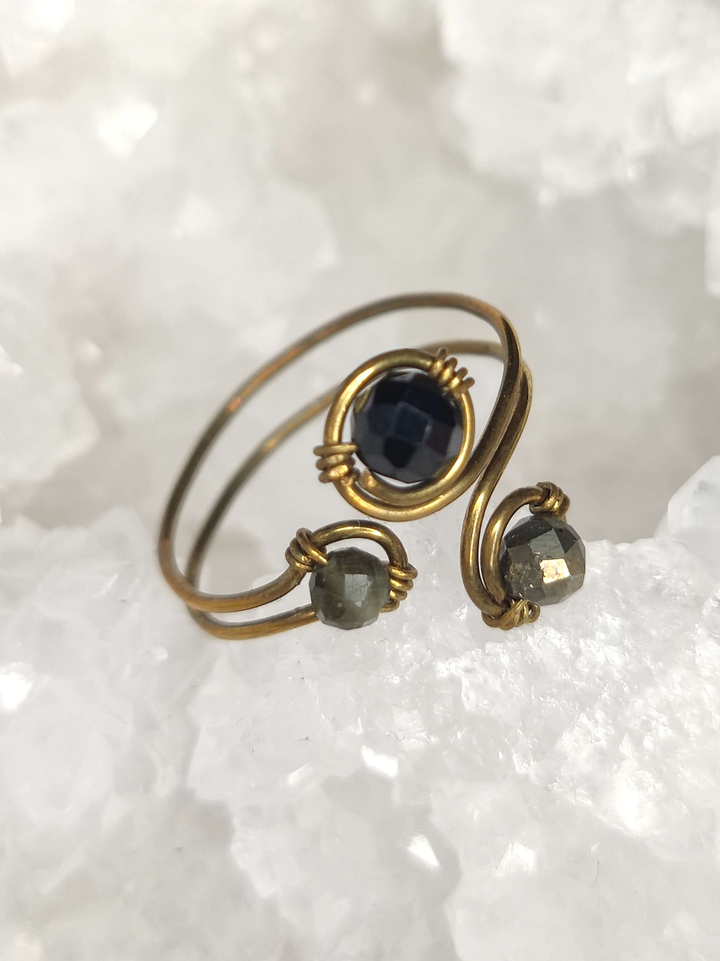 Offener Ring Messing/ Spinell/ Pyrit/ Turmalin