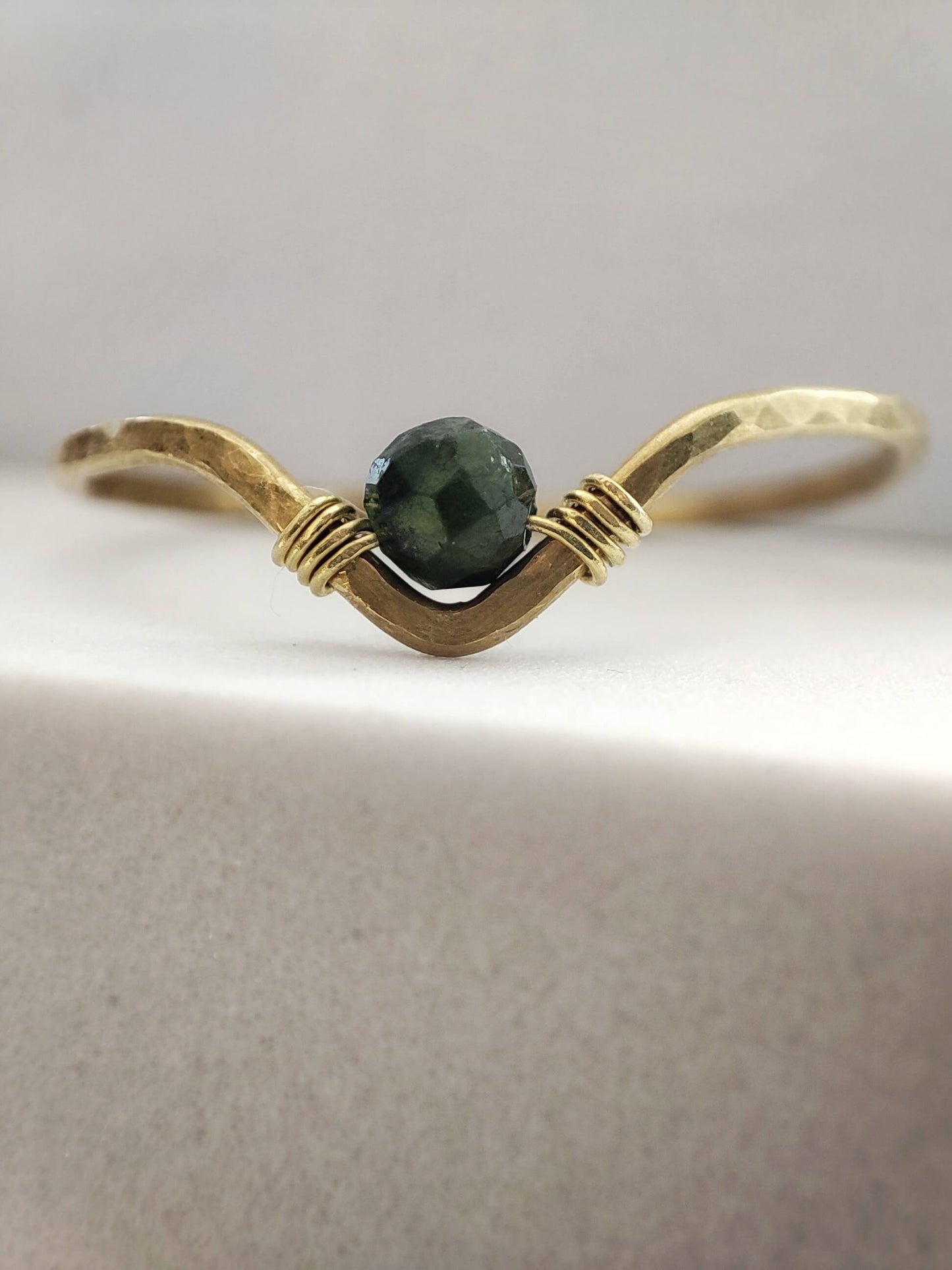 Trust Collection, grüner Turmalin/ Messing