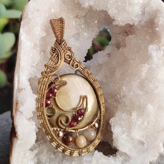 Kettenanhänger 'Danaë' Perlmutt/ Turmalin/ Rubin/ Messing