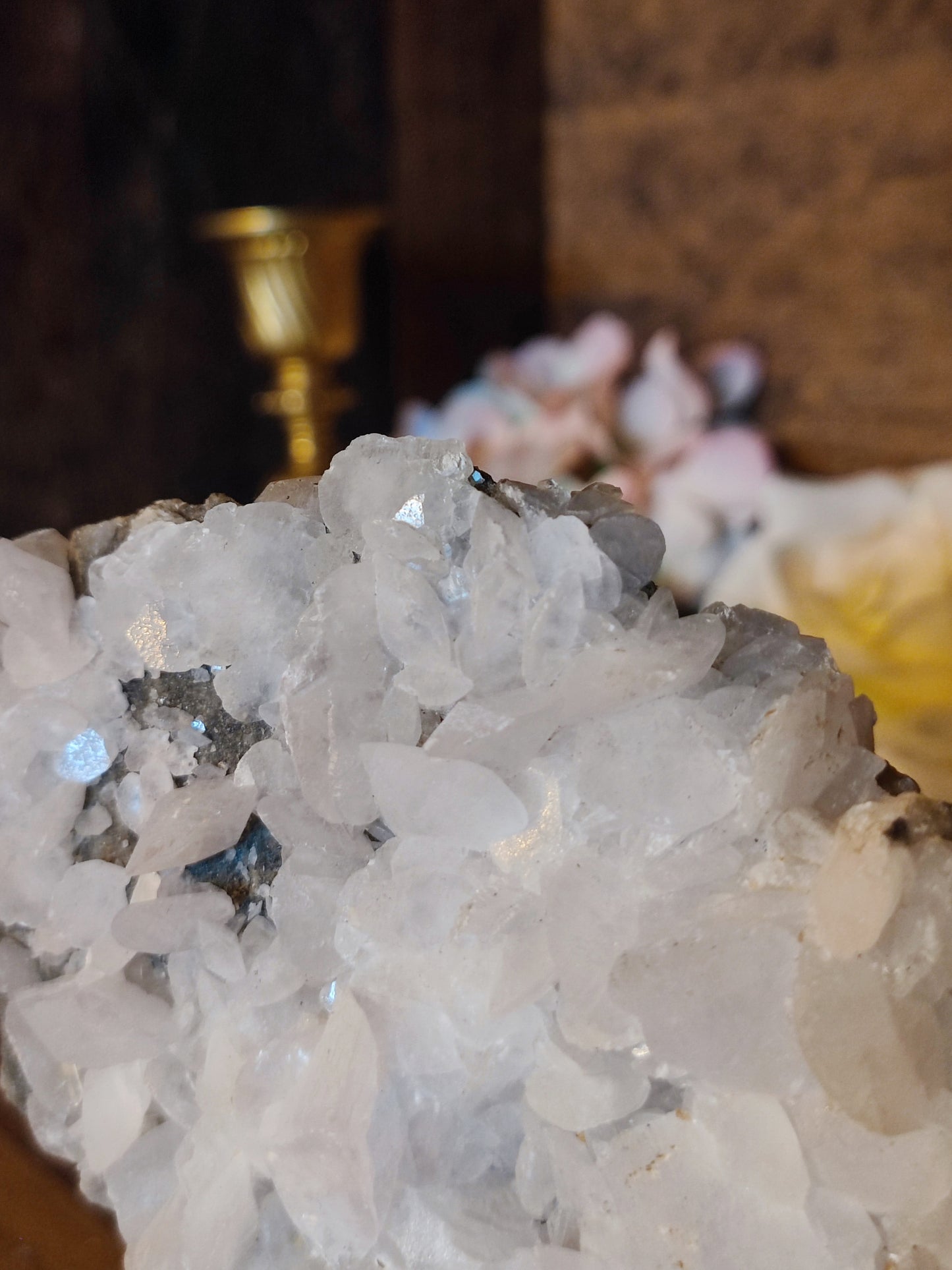 Mausohr-Calcit auf Matrix CM40