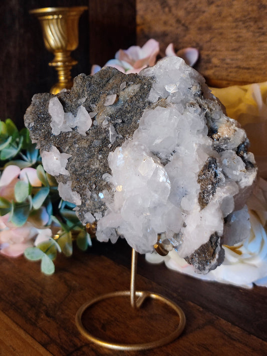 Mausohr-Calcit auf Matrix CM40