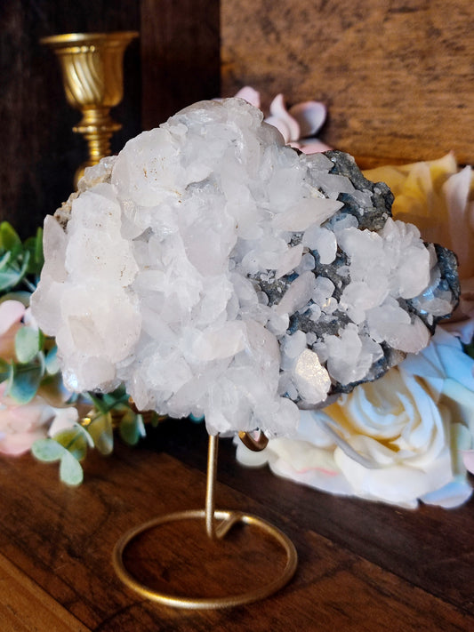 Mausohr-Calcit auf Matrix CM40