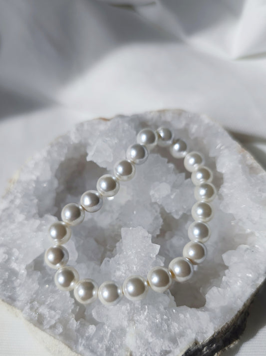 Elastisches Armband Muschelkernperlen, 9mm